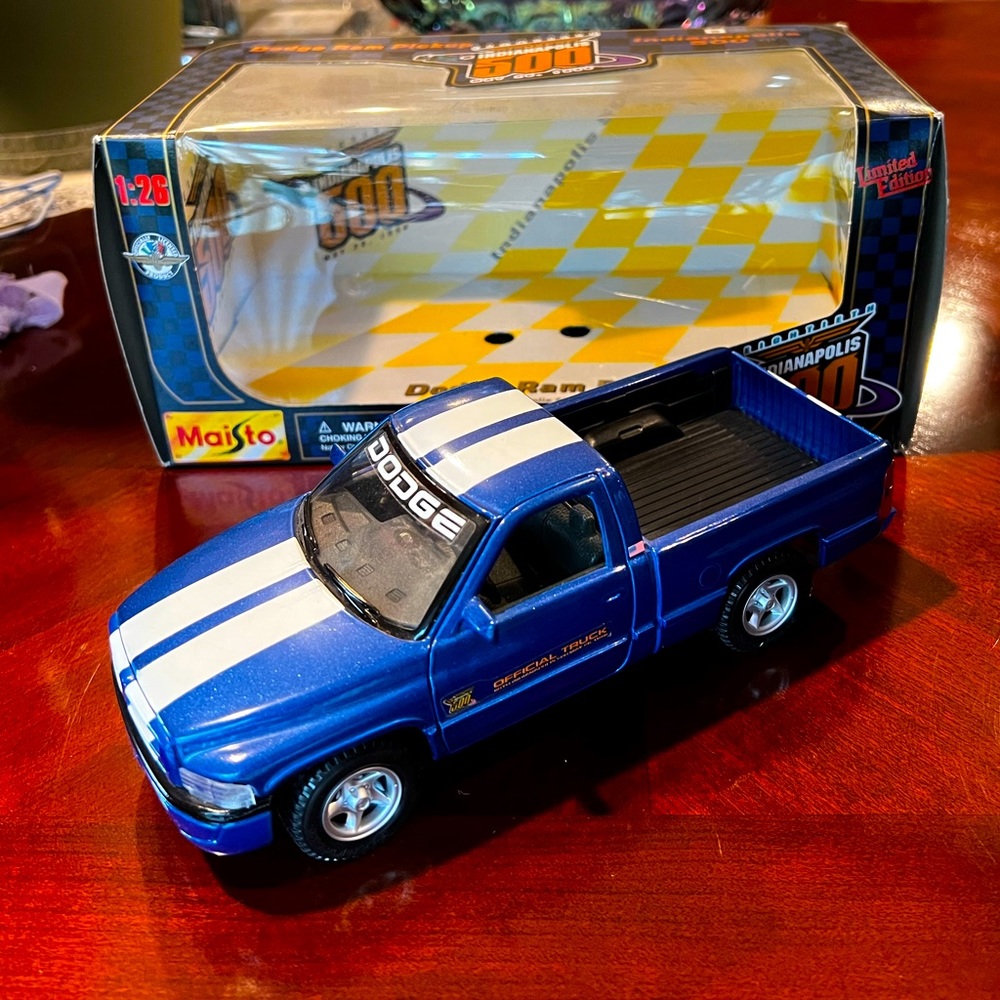 Maisto 1996 Indianapolis 500 Dodge Ram Pickup